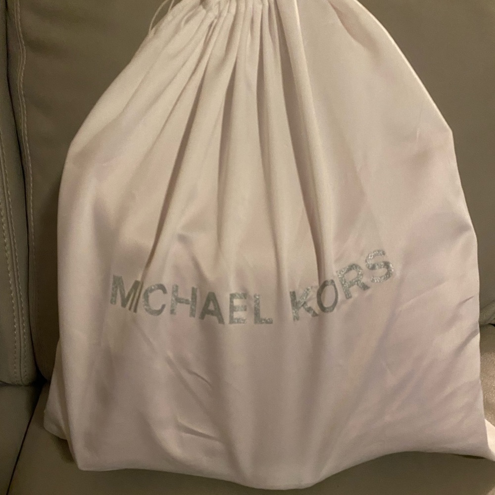 Authentic Michael Kors Purse - image 6
